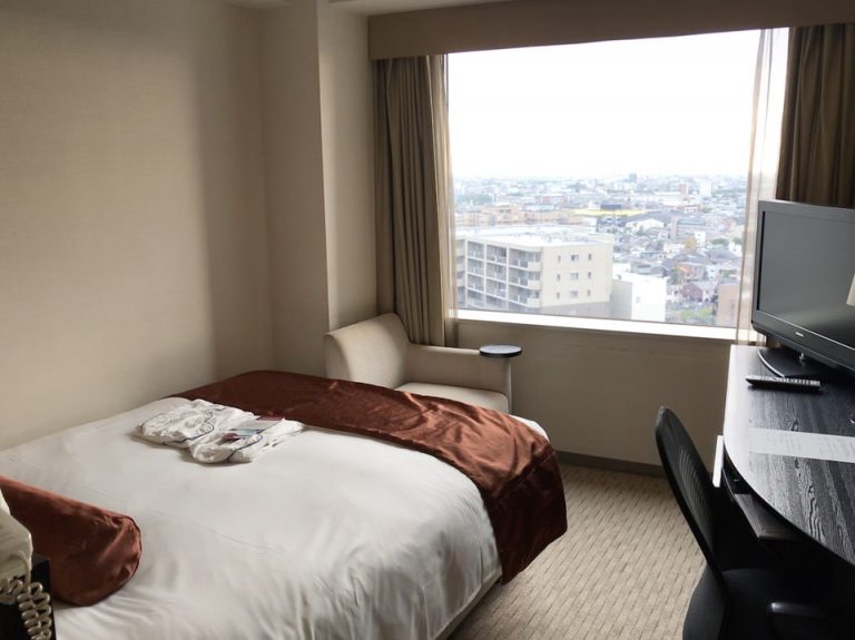 部屋内のカーテンを開けた場合