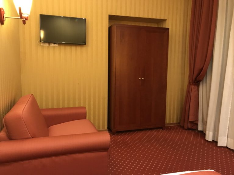 ベット側からテレビ