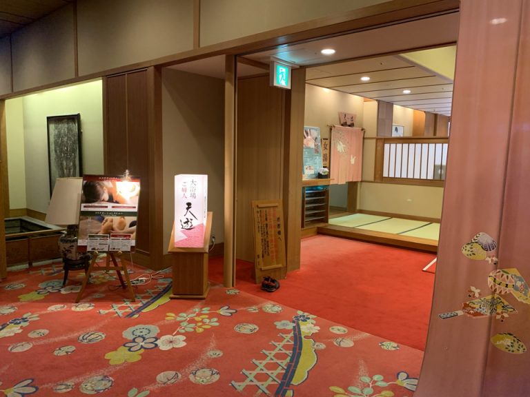 女湯「天遊」の入口です