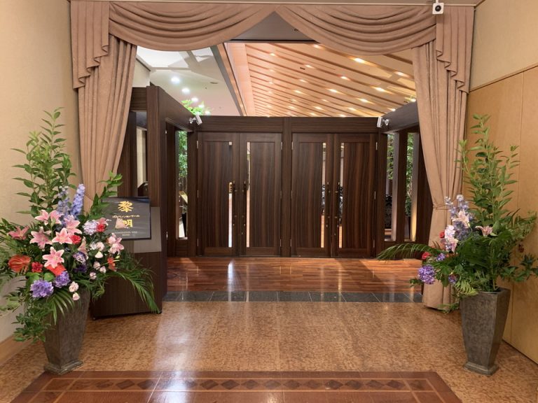 朝食ブッフェの会場、コンベンションホール「黎明」の入口です