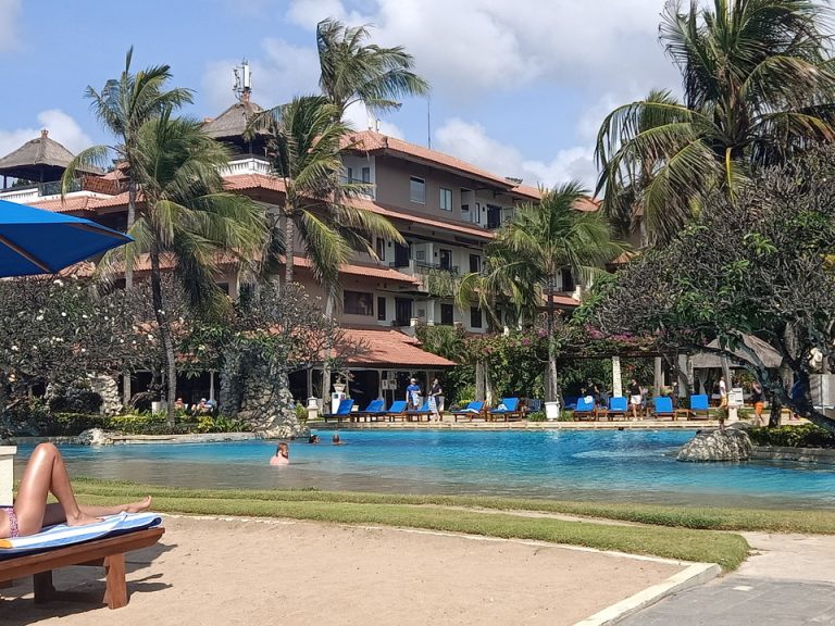 プール(ビーチから)