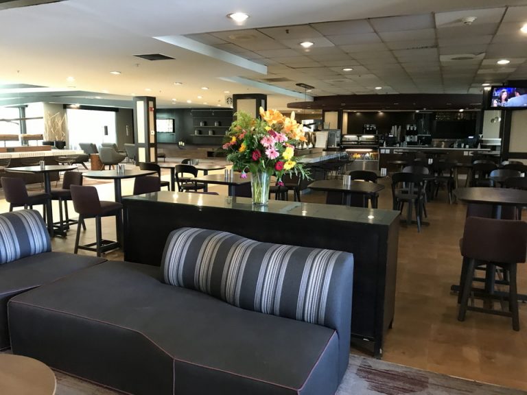 朝食会場は朝食時間以外はこのように閑散