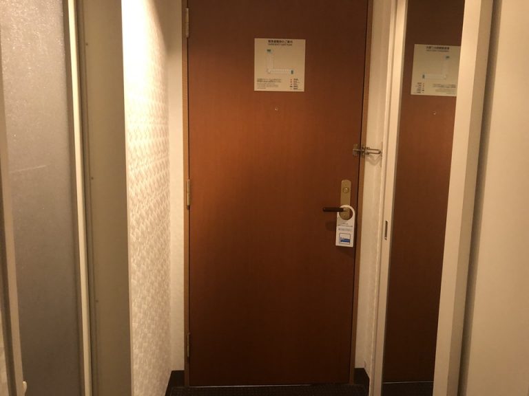 客室内から扉