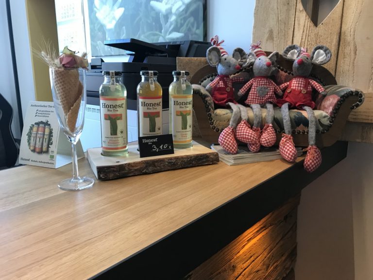 カウンター内ドリンク類の販売