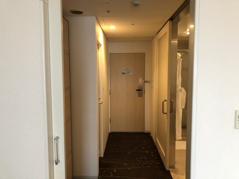 部屋から扉