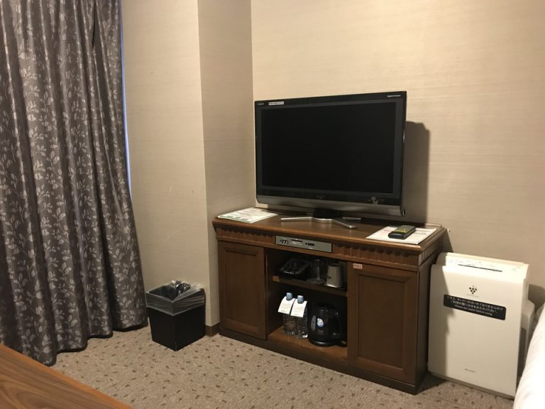 ベッド方向からTV