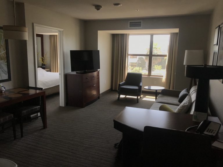 日中は光が入って来て気持ちいお部屋でした