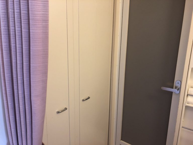 クローゼット外観(閉じた状態)(1)