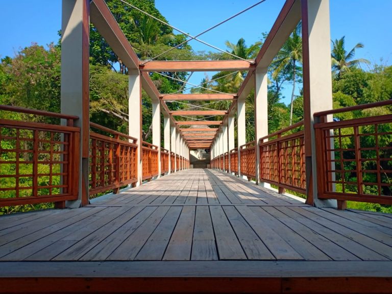 廊下(ホテル棟からカープールへの橋)