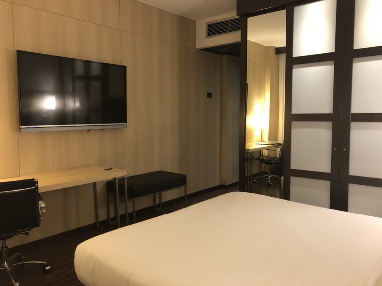 客室全体(入口方向)