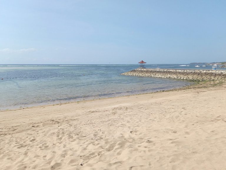 ビーチ(ホテル前)