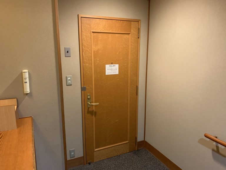 客室入口ドア内観です