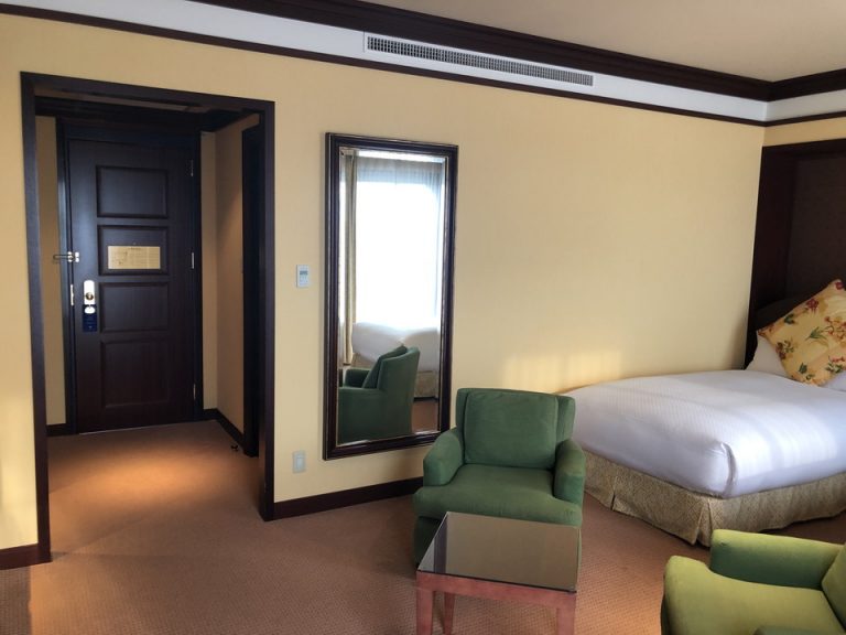 客室 入り口方向