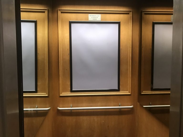 エレベーター中