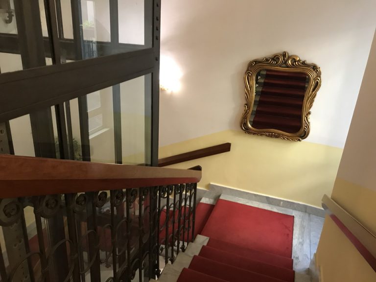 エレベーター付近