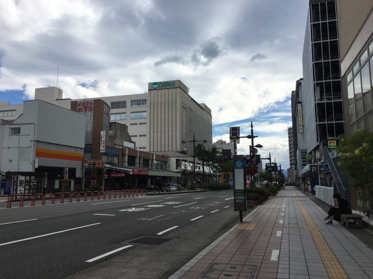 ホテル前大通り(1)
