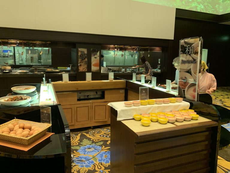 生卵、温泉玉子など和食のコーナーです