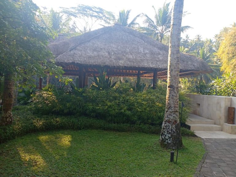 客室(ヴィラ入り口)