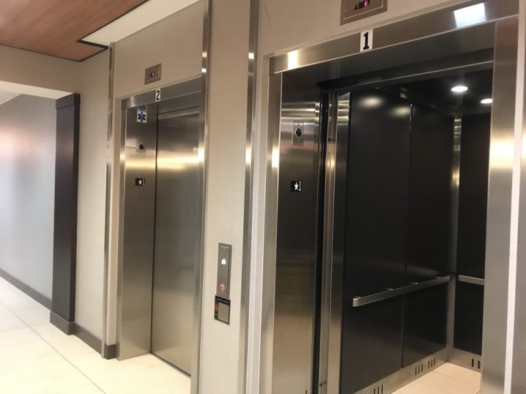 1階エレベーター