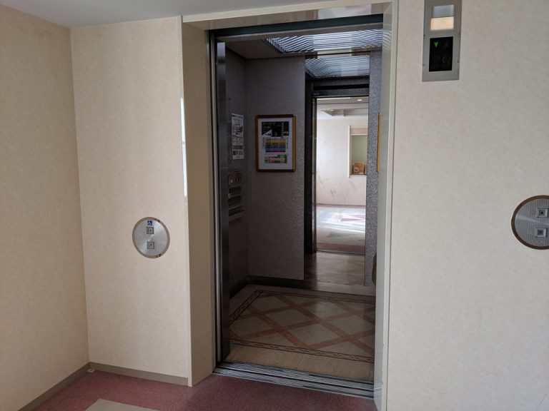 エレベーター内観