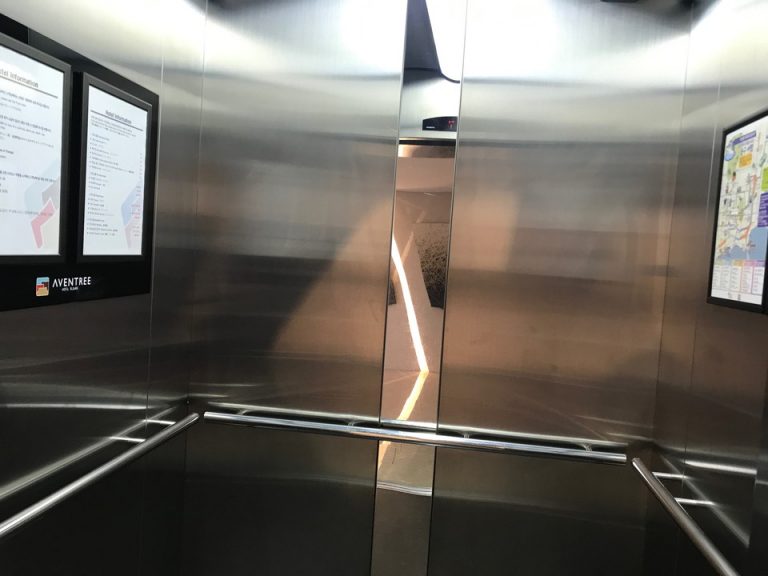 エレベーター内観