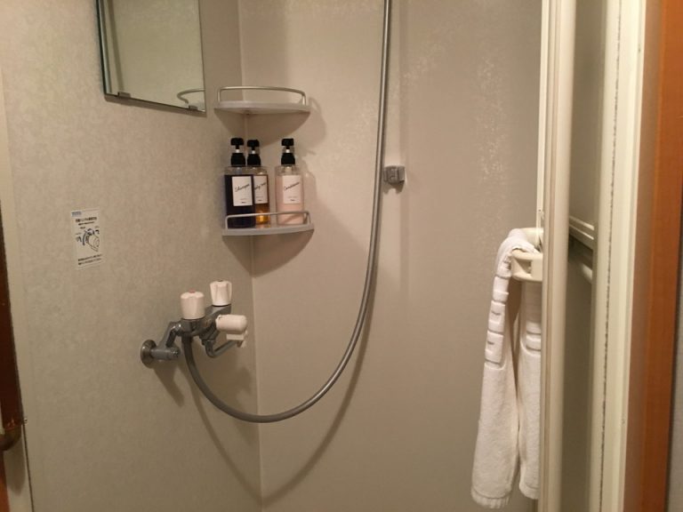 シャワー室全体