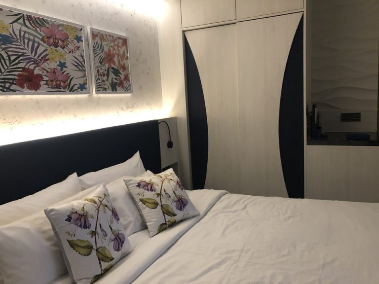 クローゼット外観(閉じた状態)