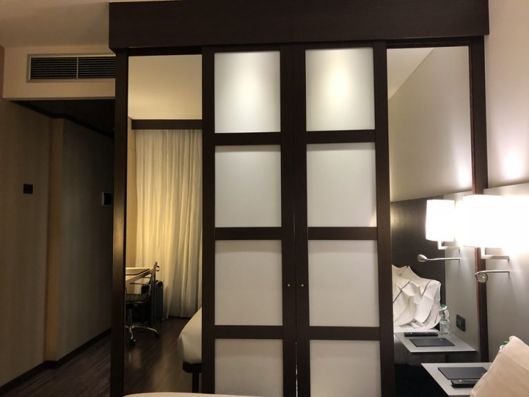 クローゼット外観(閉じた状態)