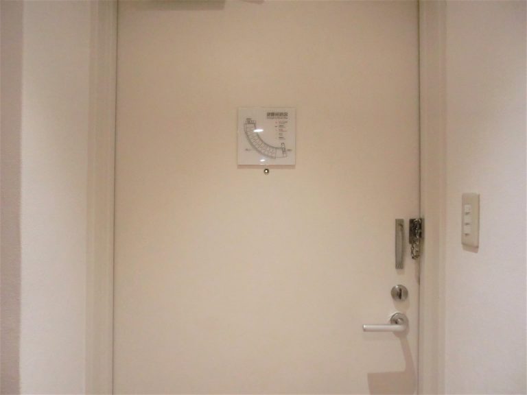 客室入口・内観