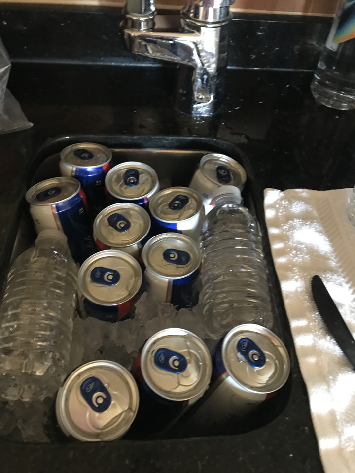 小さい流し台に氷を入れてビールなどを冷やすことができました