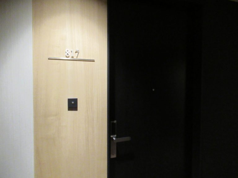 客室入口外観ドア