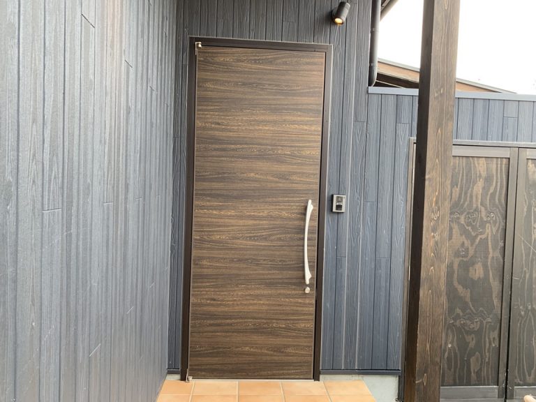 客室入口外観ドア