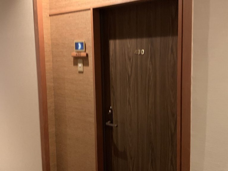 客室入口外観ドア