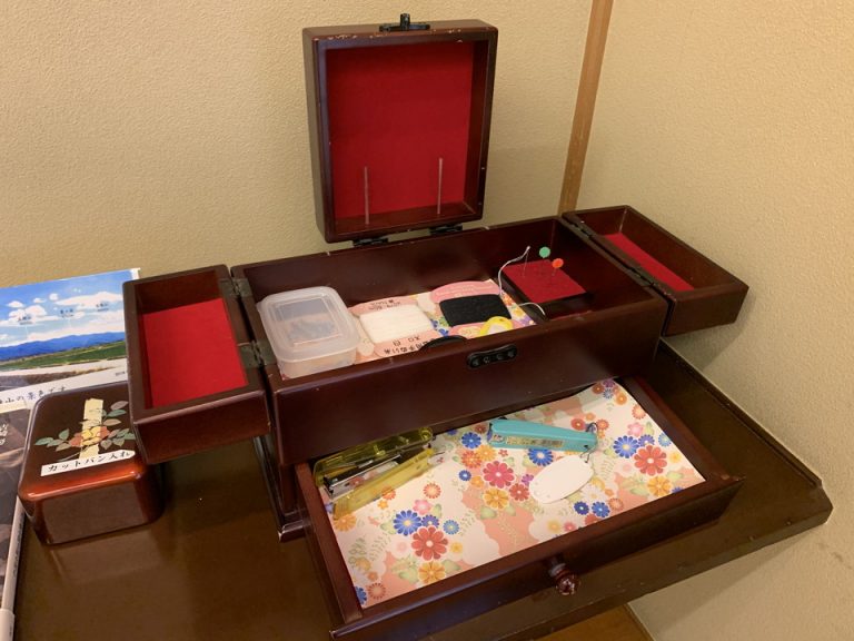 裁縫箱の中の様子です