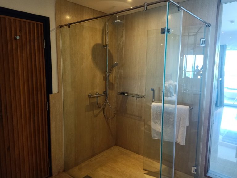 バスルーム(シャワールーム)