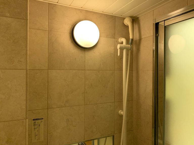 浴室内のシャワーです