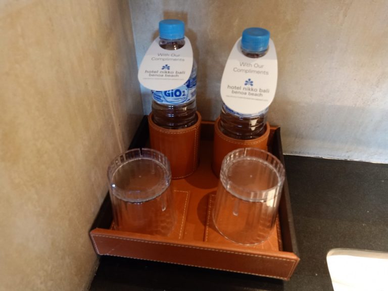 バスルーム(無料ミネラルウォーター)