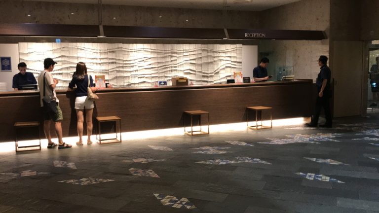 フロントカウンター