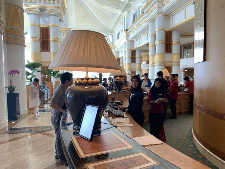 フロントカウンター