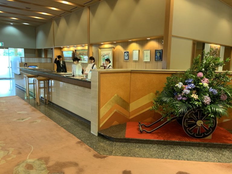 フロントカウンター