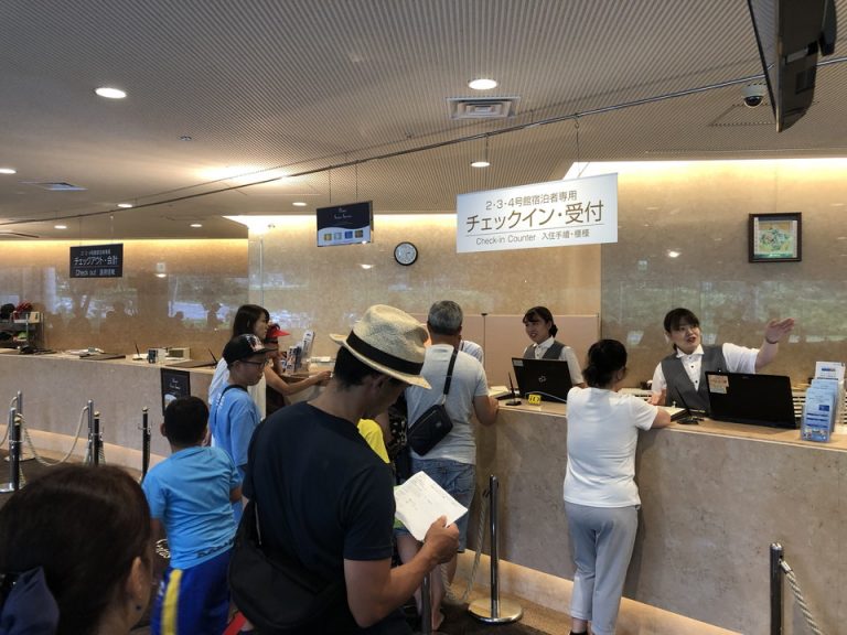 フロントカウンター