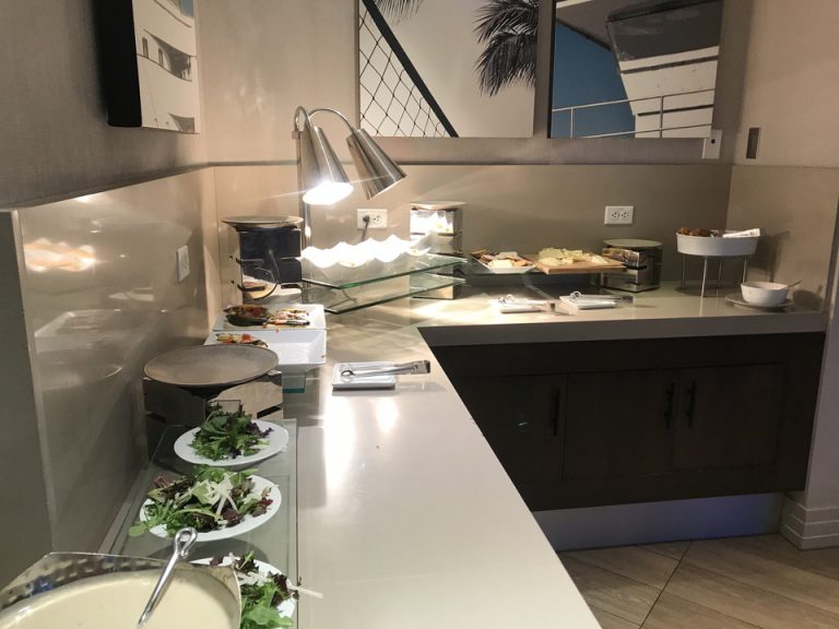 コンシアージュルーム5時からはアパタイザーが並んでいました