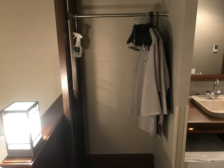 クローゼット外観(開けた状態)