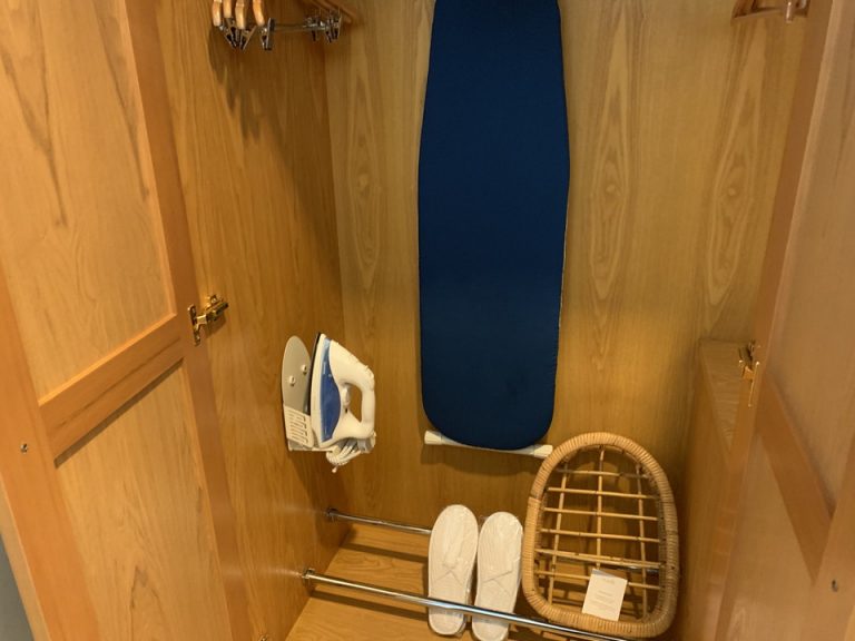 クローゼット外観(開けた状態)