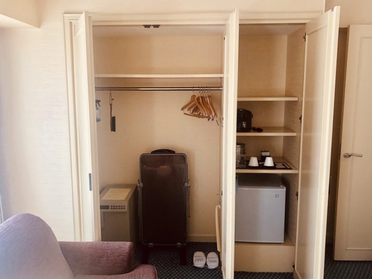 クローゼット外観(開けた状態)