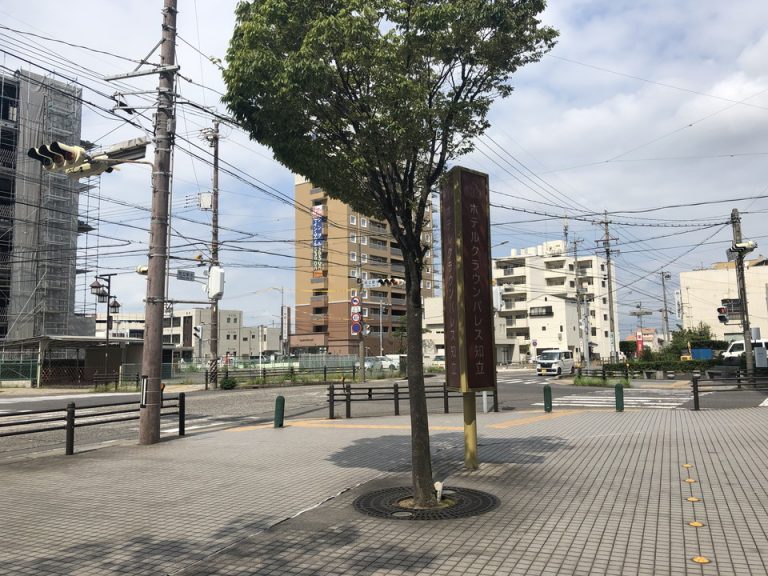 ホテルの目の前の道路