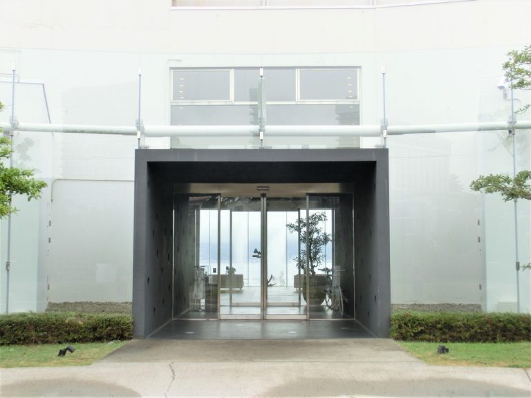 エントランス外観