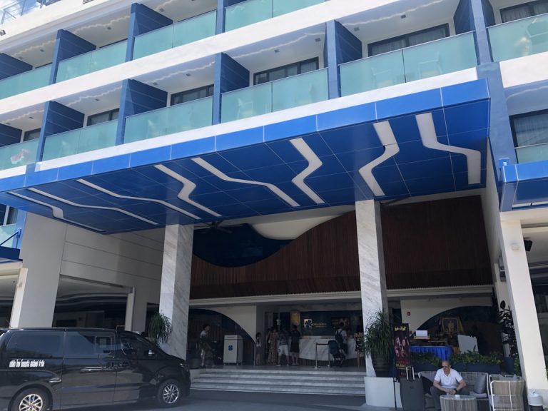 エントランス外観