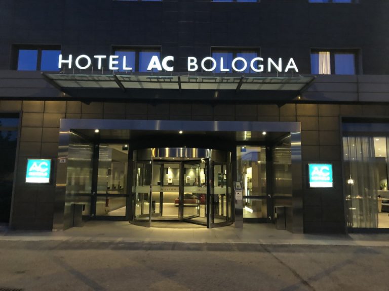 エントランス外観