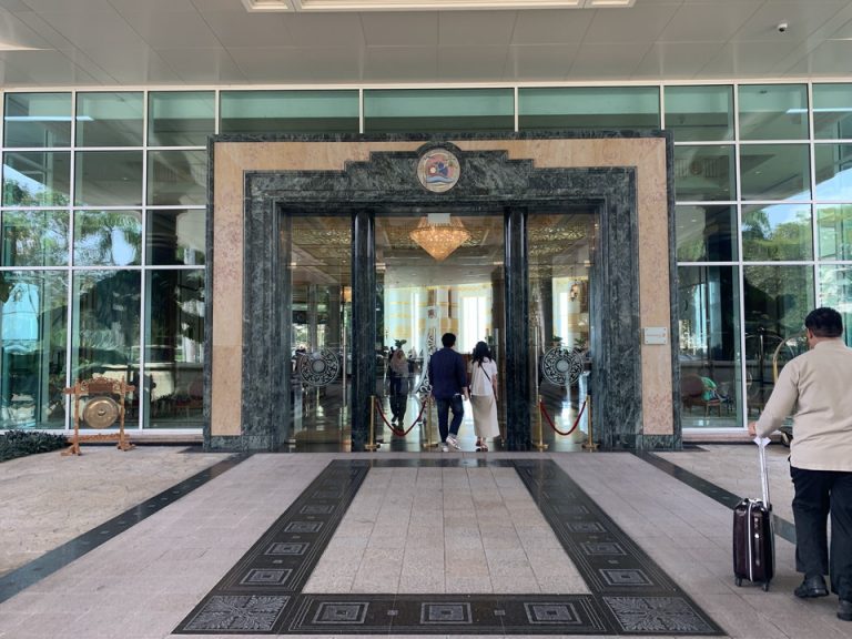 エントランス外観